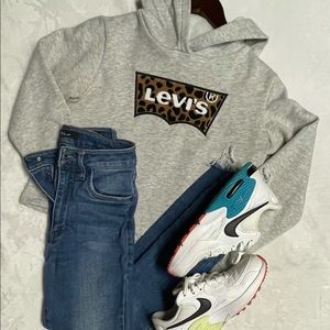 Cropped Levi’s Hoodie, Leopard Print